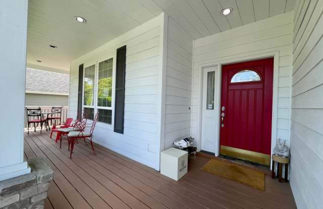 Tualatin 3 Bedroom  with Den + Bonus Room 2.5 Bath Home!  Close to Legacy Hospital.  Has A/C, Includes Lawncare! Gallery 4