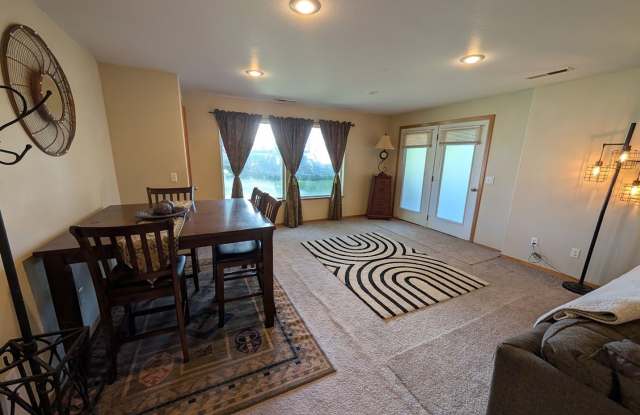 Gorgeous large Clarkston Heights duplex photos photos
