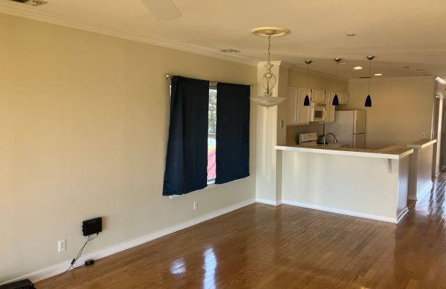 3 Bedroom / 3 Bathroom at Newport Villas Gallery 4