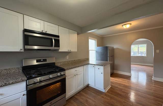 Cozy 2 Bedroom Single Family Home with central AC in Avalon! Gallery 3