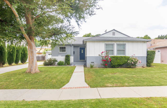 Charming single story home in heart of Reseda Gallery 3