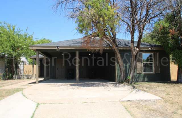 Newly Renovated 2-Bedroom Duplex Gallery 1