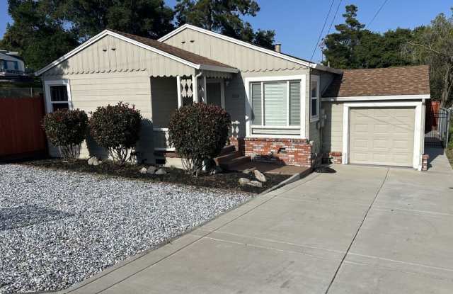 Beautifully Well-Kept 2 Bedroom, 1 Bath Home photos photos