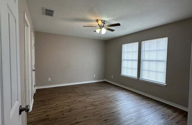 2703 Mccain Drive Gallery 4