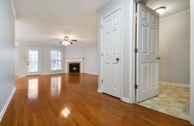 Pet Friendly Three Bedroom with Bonus! Gallery 3