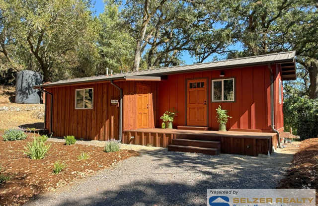 Extensively renovated 1+ bd. cottage in a charming rural setting! photos photos