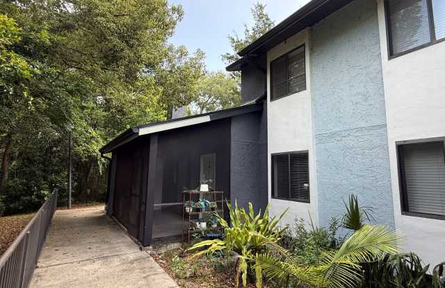 Soaring Ceilings, 2 bedrooms w/a loft photos photos