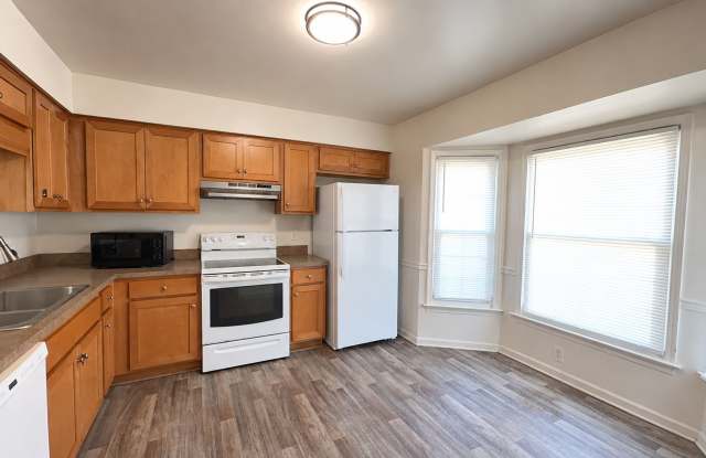 End-Unit 3 Bedroom Townhome! Gallery 4