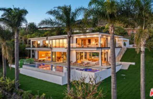 4732 Avenida Del Mar Gallery 2