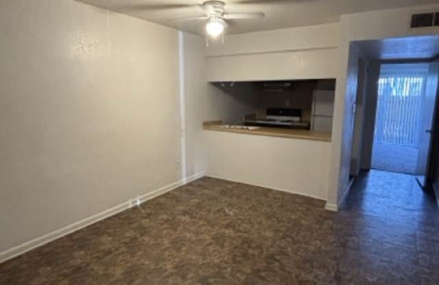 322 S Waco St - 322 South Waco Street, Weatherford, TX 76086