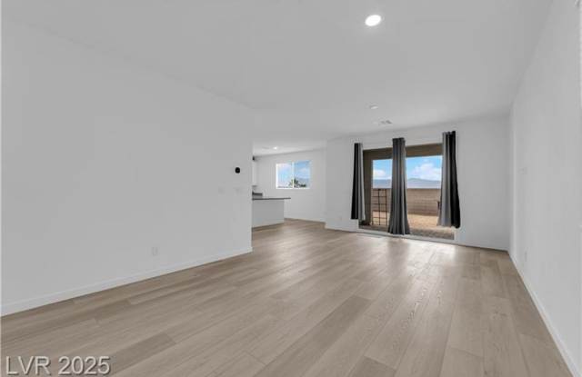 Like-New 2025 Built 4 Bed, 3 Bath w/ Solar, Downstairs Suite, Loft & 2-Car Garage Gallery 4