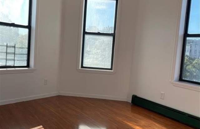 6752 5th Avenue Gallery 4