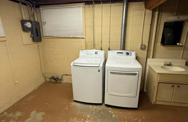 FOR RENT! Spacious 3-Bedroom Home with Garage  Large Yard – Davenport, IA photos photos