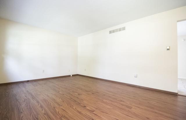 4415 Oak Creek Ln Gallery 3
