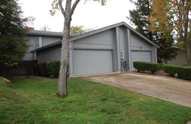 2 bed, 1.5 bath, 2 car garage, duplex in Rocklin - 6005 Woodside Drive, Rocklin, CA 95677