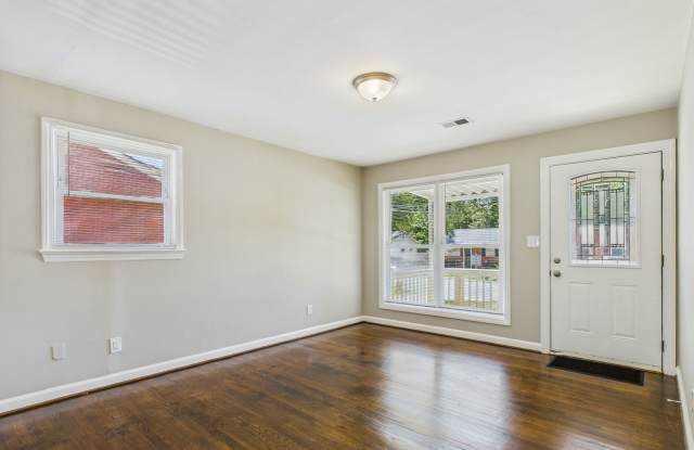 Updated home with Newer Kitchen, Hardwood Floors, Fenced! Gallery 4
