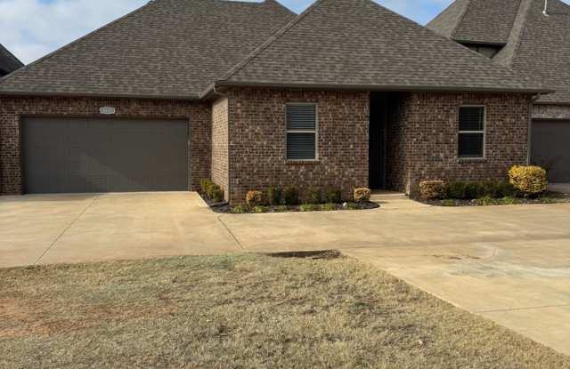 Charming 2 bed/2 bath in gated community The Enclave! - 4715 Enclave Pl, Norman, OK 73072 Charming 2 bed/2 bath in gated community The Enclave! - 4715 Enclave Pl, Norman, OK 73072
