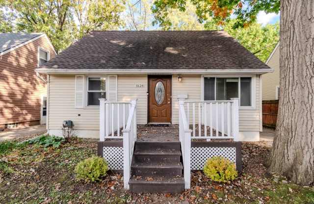 Charming 3-Bedroom, 2-Bathroom, Fully Equipped Kitchen, Basement and 2-Car Garage Gallery 1