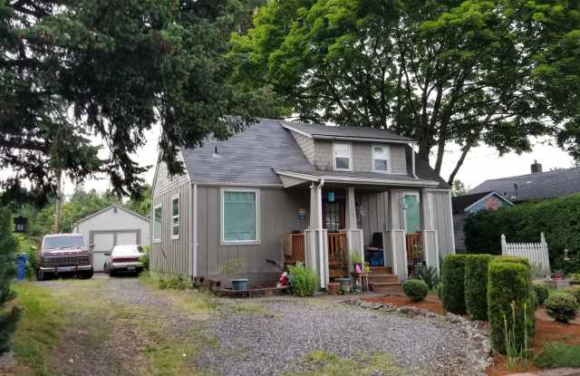 3 bed 2 bath home! Easy freeway Access! Great Location! Gallery 3