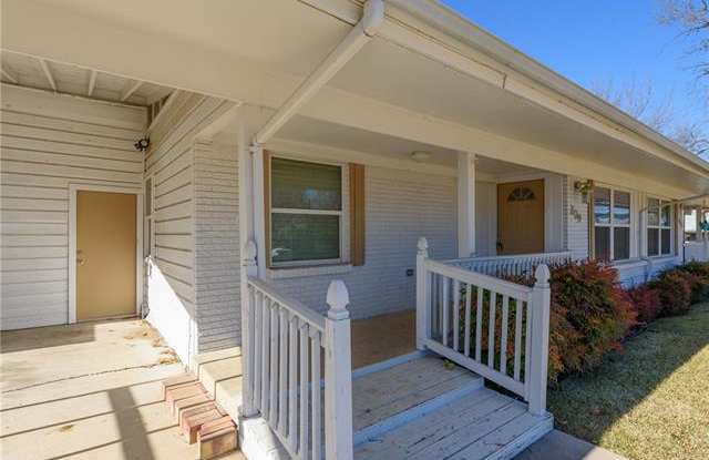 809 Ector Street Gallery 2
