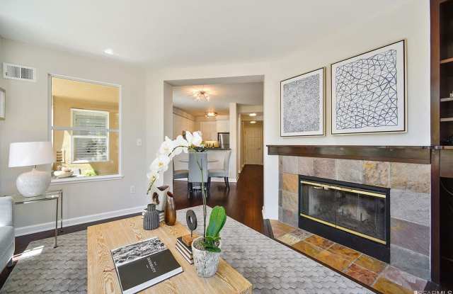 Contemporary 2BR/2BA Condo in the Heart of North Beach – Parking Included Gallery 3