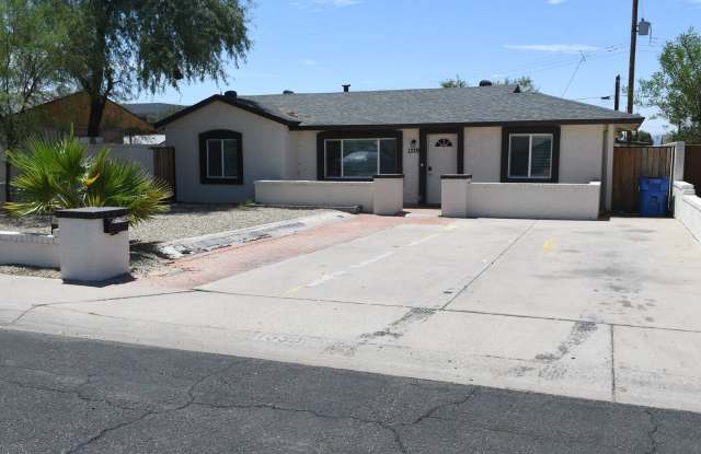 Updated 5 Br 2 Ba Home Near the 51 and Indian School in Central Phoenix photos photos