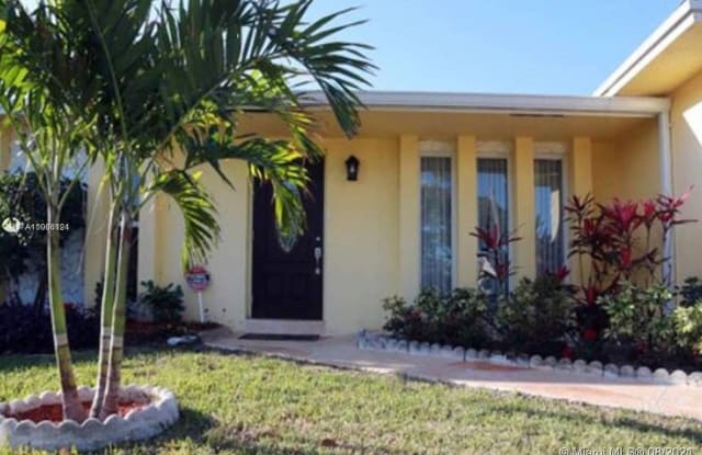 314 SE 4th St - 314 Southeast 4th Street, Dania Beach, FL 33004