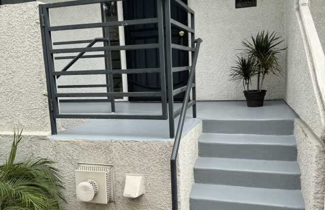 1749 12th Street - 1Unit B Gallery 1