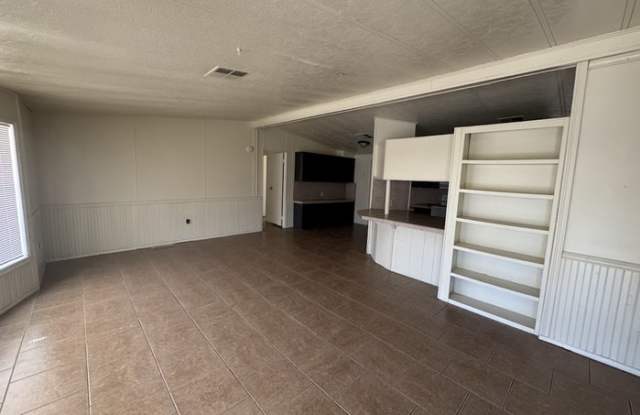 6810 West Greenway Road Gallery 3
