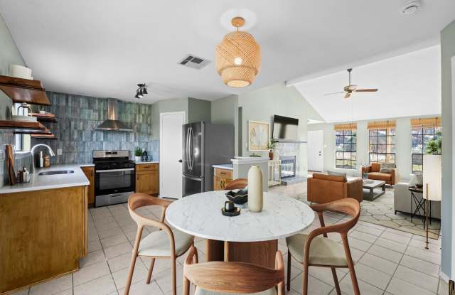 Creek-Side Serenity: Private Backyard Access to Walnut Creek at 1003 Byers - 1003 Byers Lane, Austin, TX 78753