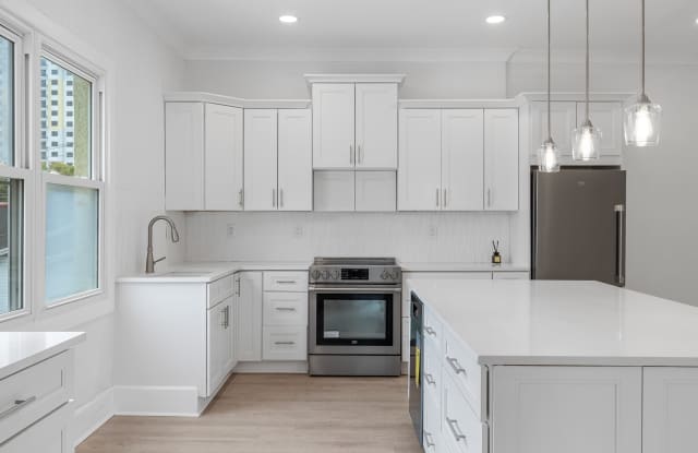 10 18th St S - 10 18th Street South, St. Petersburg, FL 33712