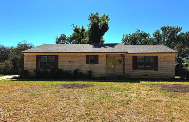 Spacias 4 Bed 3 Bath 2c Carport Home in University Park West! Gallery 1