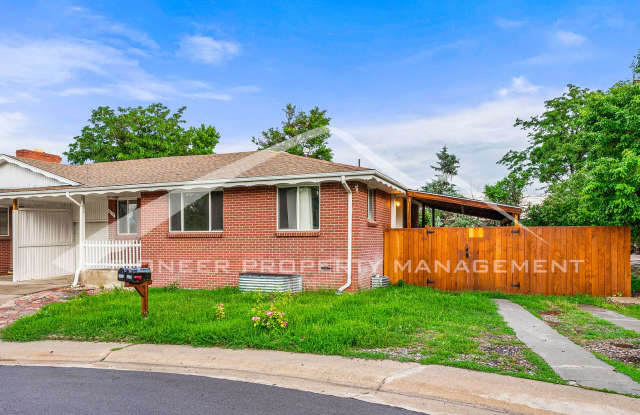 Spacious Half Duplex with 1 Car Garage and Yard Gallery 3