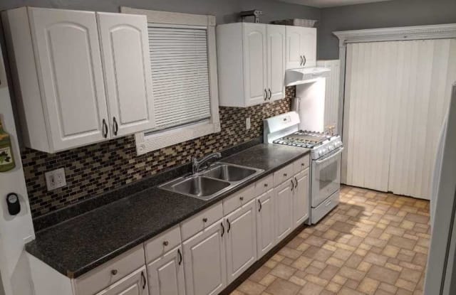 98 W Pulaski Road W - 98 West Pulaski Road, Huntington Station, NY 11746