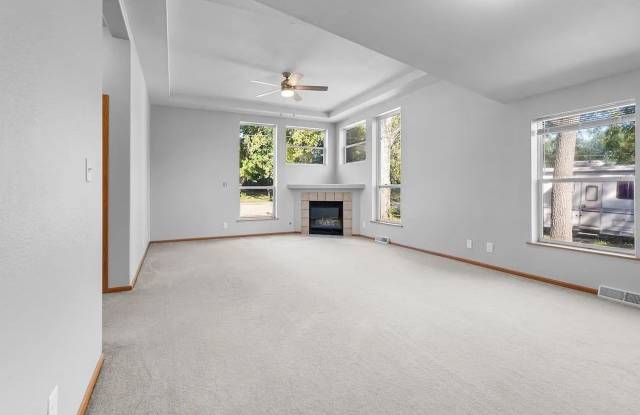 3 Bedroom, 2 Bathroom Home Charles City Iowa Gallery 3