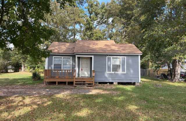 Charming 2 Bedroom House Gallery 1