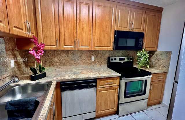 809 Twin Lakes Dr photos photos