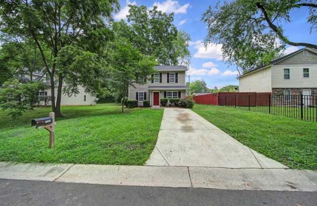 Lovely 4 Bed 2 Bath Home in Charlotte! - 3309 Morning Drive, Charlotte, NC 28208