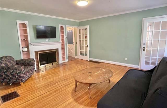 1680 Mount Hope Avenue Gallery 4