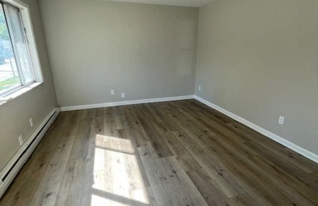 1051 Sallie Ave - 1051 Sallie Avenue, Fort Wayne, IN 46805