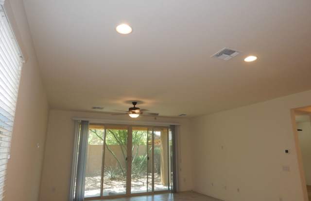 Great 2 Bedroom - 2 Bath Home PLUS DEN- Open Floorplan-Near Kolb & I-10 Gallery 4