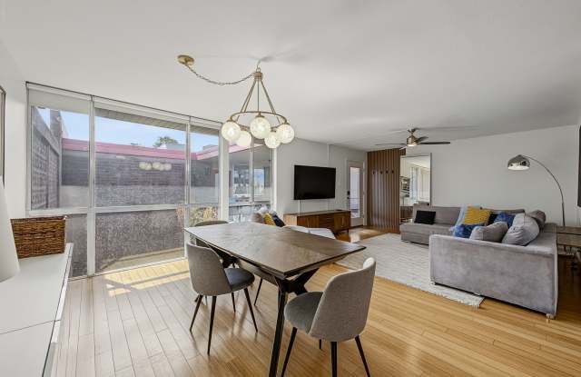 Fully Furnished 3/2 mid century condo. Gallery 4