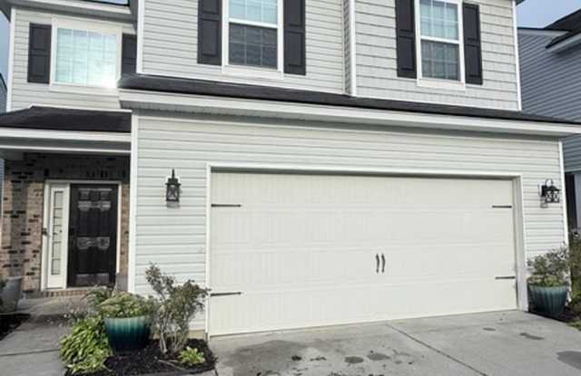 4 Bedroom, 2.5 Bathroom Home in Moss Grove Plantation - Moncks Corner Gallery 1
