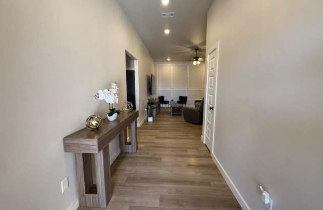 5809 Settler Ave. Gallery 4