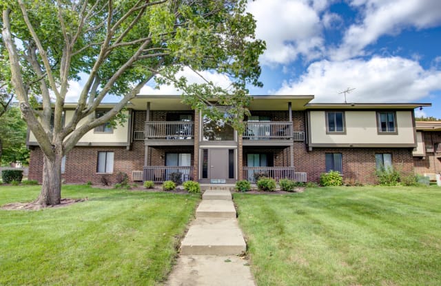 590 Somerset Lane - 590 Somerset Lane, Crystal Lake, IL 60014