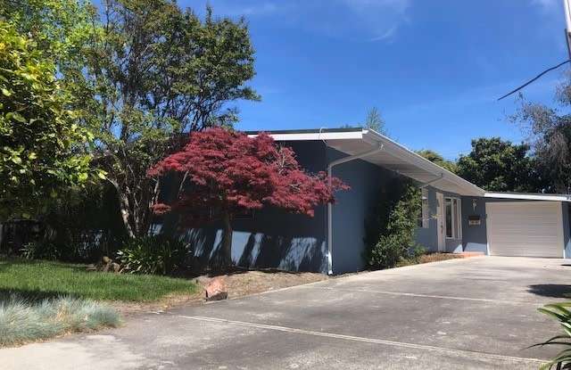 A charming Ranch Style Home in a Great Location! Gallery 1