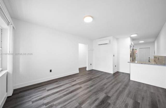 3551 SW 10th St photos photos