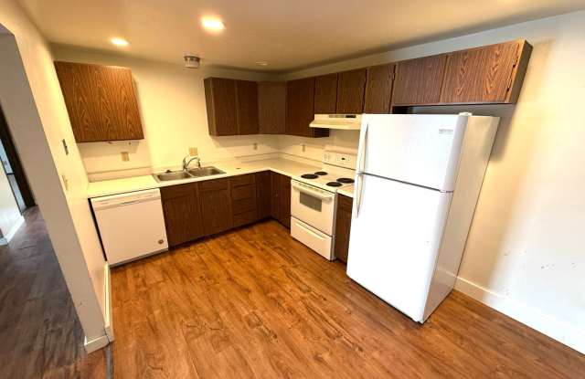 Pet Friendly 2 Bed 1 Bath Apartment on Westside of Town! - 1616 Cannon Street, Helena, MT 59601