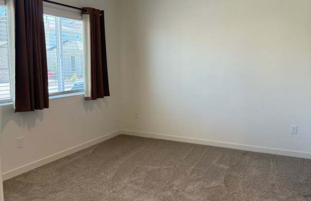 Newer 2-Story Townhome | 3BR + Downstairs Primary Gallery 4