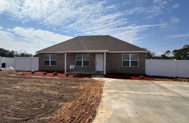 3 Bed 2 Bath Brick Home with Fenced in Backyard - 1228 Orange Street, Vidalia, GA 30474